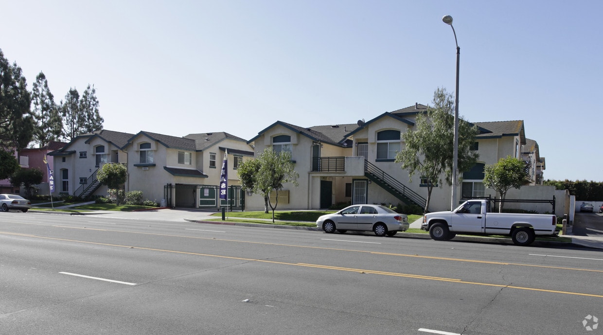 7642 Crescent Ave - 7642-7652 Crescent Ave