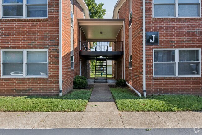Foto del edificio - Poplar Village