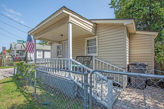Building Photo - 2063 Arbutus Ave