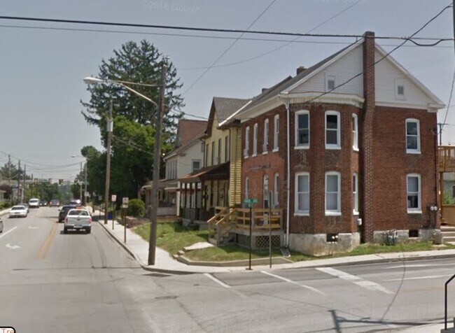 Building Photo - 801 York St