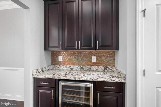 Foto del edificio - 2501 Cherry Tree Rd