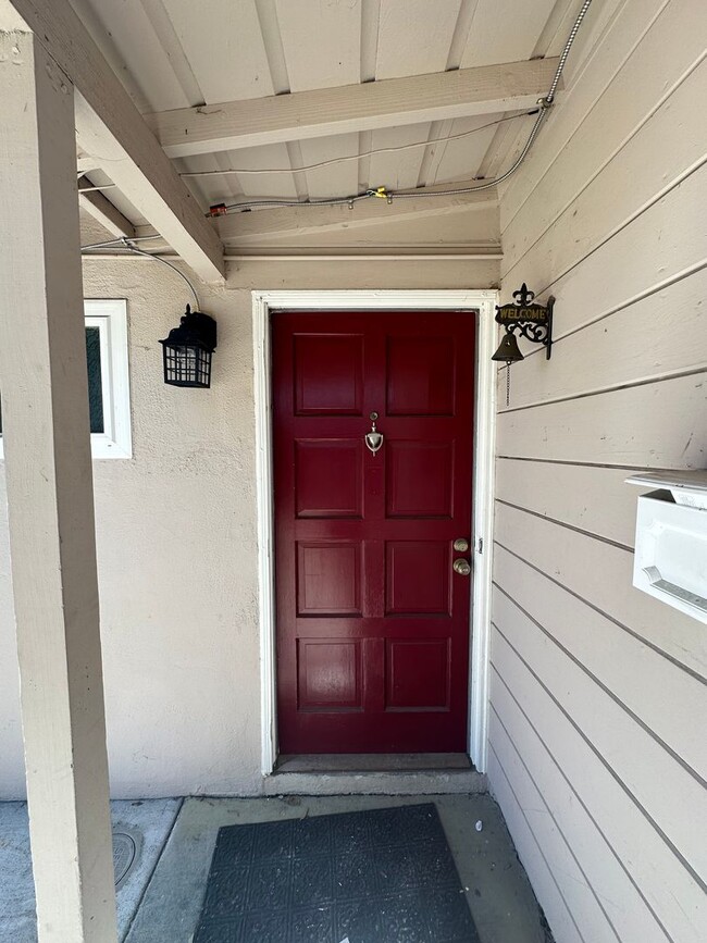 Building Photo - 3 bedroom 1 bath single story with garage ...
