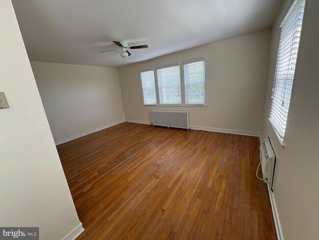 Building Photo - 402 Bashford Ln