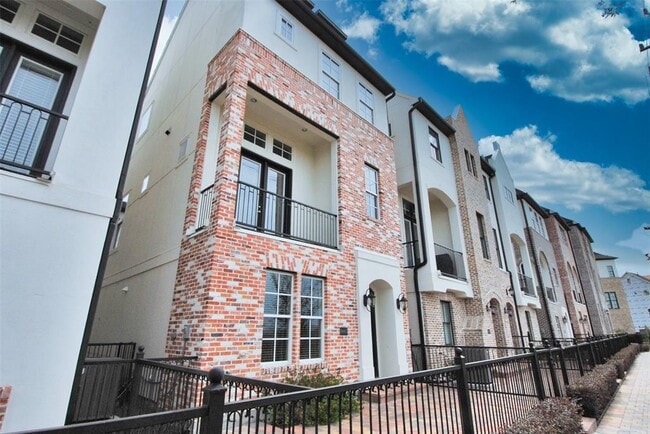 Building Photo - 9443 Fannin St