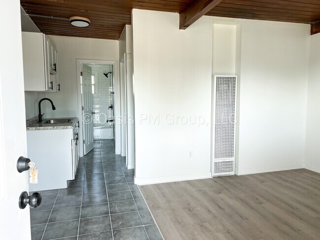 Foto del edificio - 3205 Joan Rd