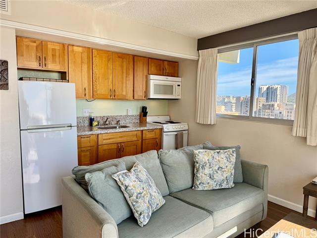 Building Photo - 2440 Kuhio Ave.