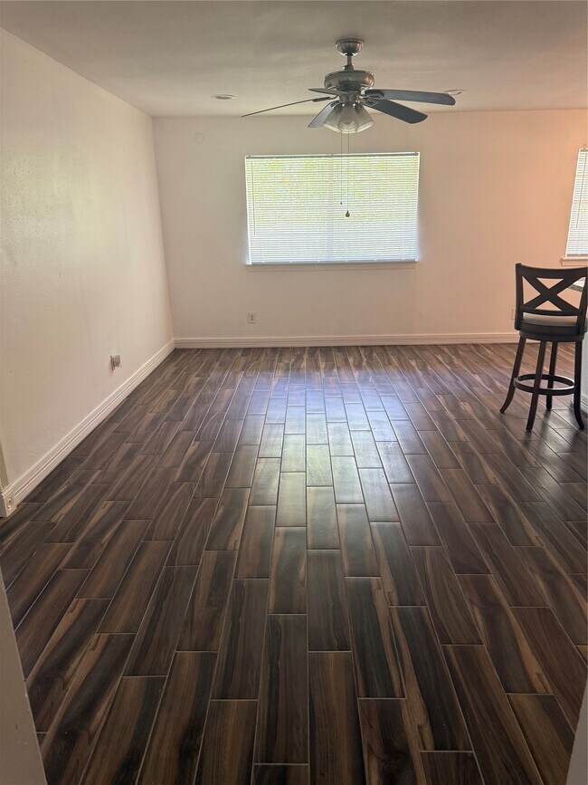 Foto del edificio - 8920 Duane St