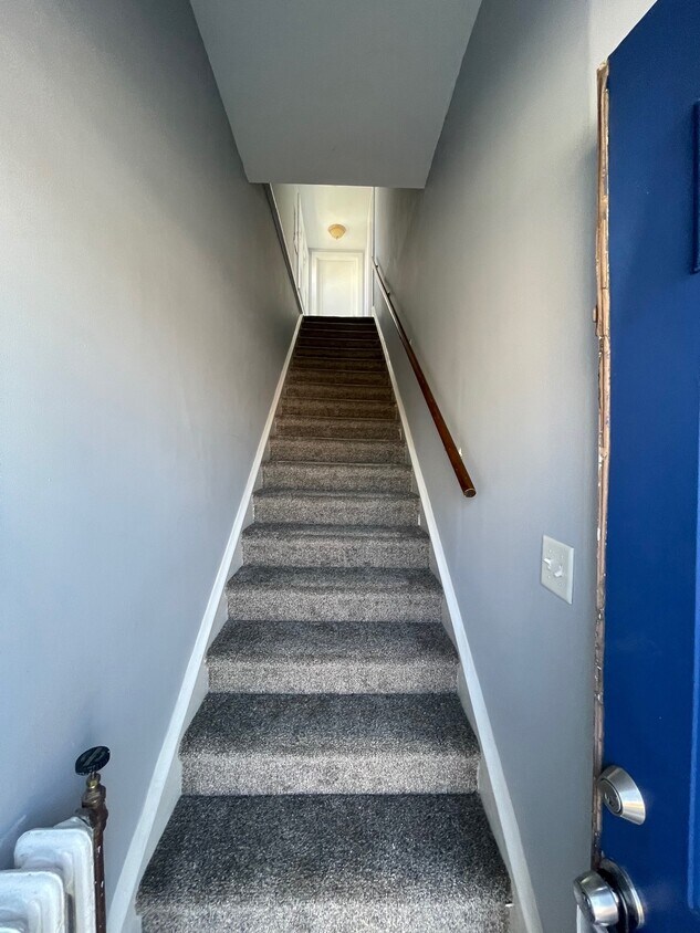 Apartment Entrance - 1 E Roland Rd
