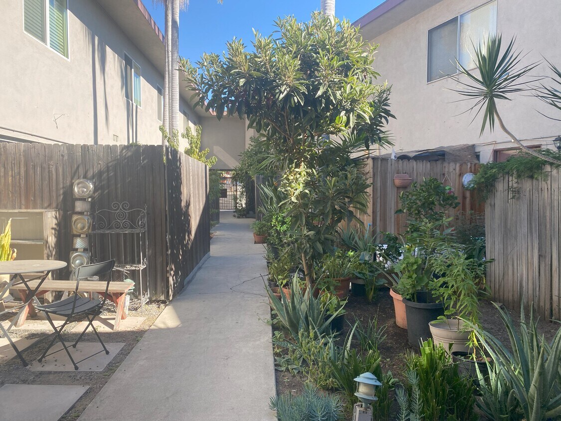 Primary Photo - 567 S Wilton Pl