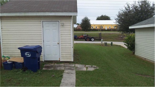 Building Photo - 1056 Park Central Cir