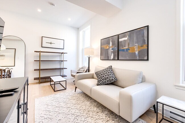 Photo du bâtiment - 4500 Rue Hutchison