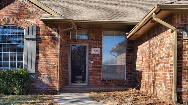 Building Photo - 6909 Green Meadow Ln