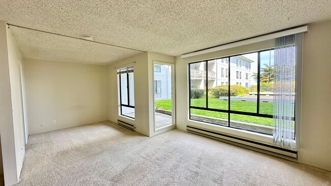 Building Photo - Water Views - Walk to the Water from your ...