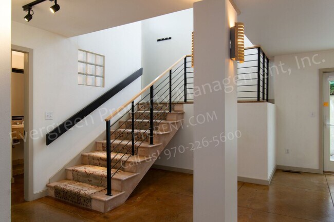 Foto del edificio - 419 W Mountain Ave