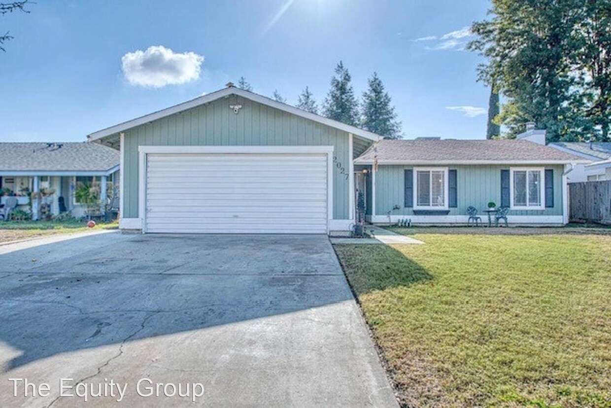 Primary Photo - 3 br, 2 bath House - 2027 East Four Creeks...