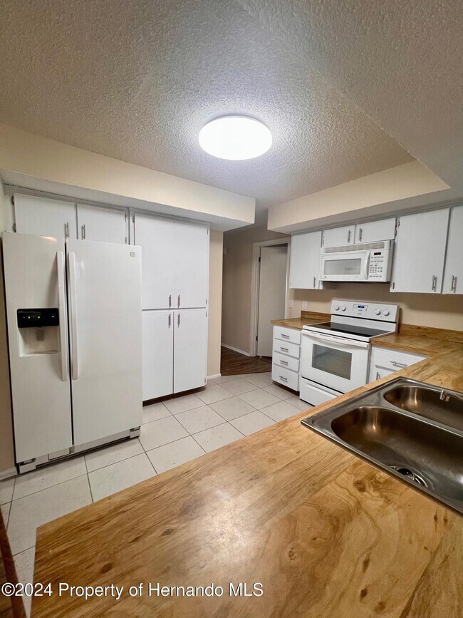 Building Photo - 9184 Lavina Ln
