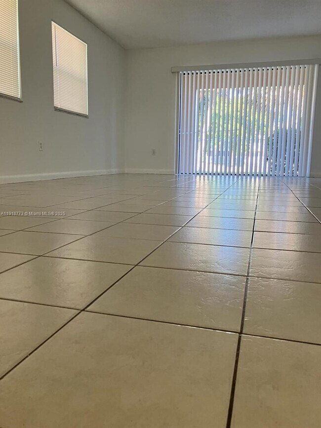 Foto del edificio - 5200 NW 31st Ave