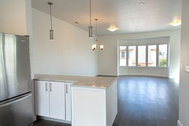 Building Photo - 45 Blackbird Cir