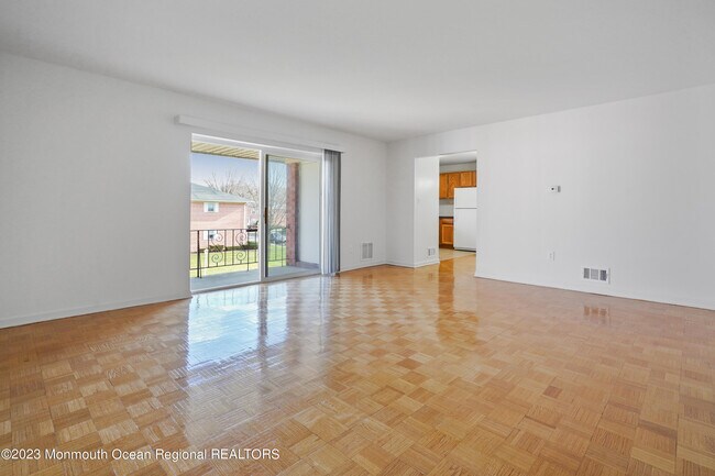 Foto del edificio - 151 Spring Lake Garden Ct