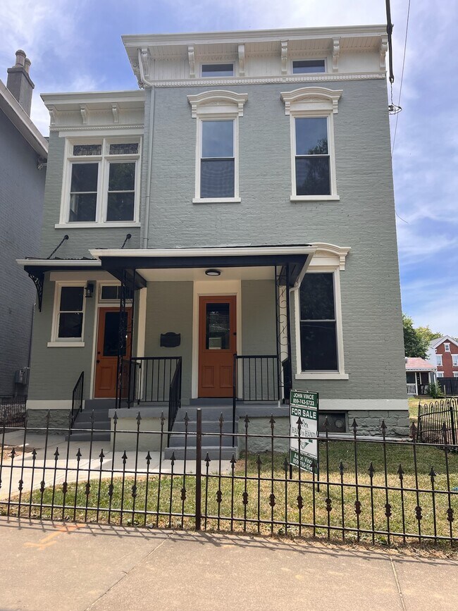 Building Photo - 1545 Greenup St