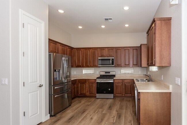 Foto del edificio - 6157 Livingston Loop