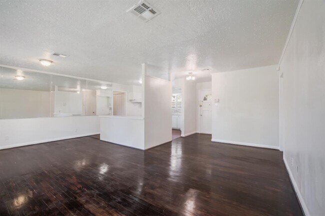 Building Photo - 2911 Dragonwick Dr