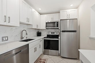 Building Photo - 314 Brighton E