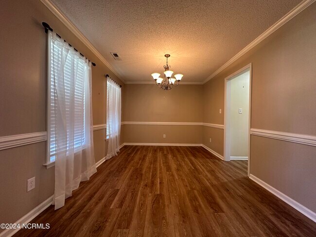 Foto del edificio - 320 Foster Creek Rd