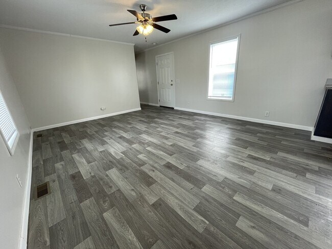 Building Photo - 38013 Chilver Ave