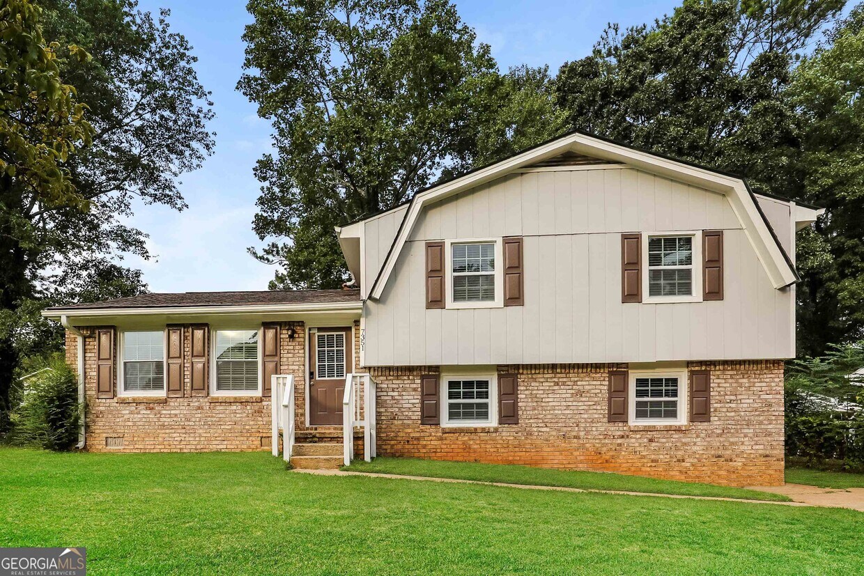 Primary Photo - 7351 Indian Hill Trail