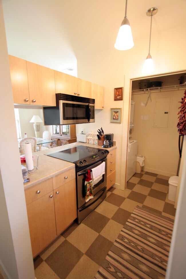 Foto del edificio - 315 Belvedere Ave SW