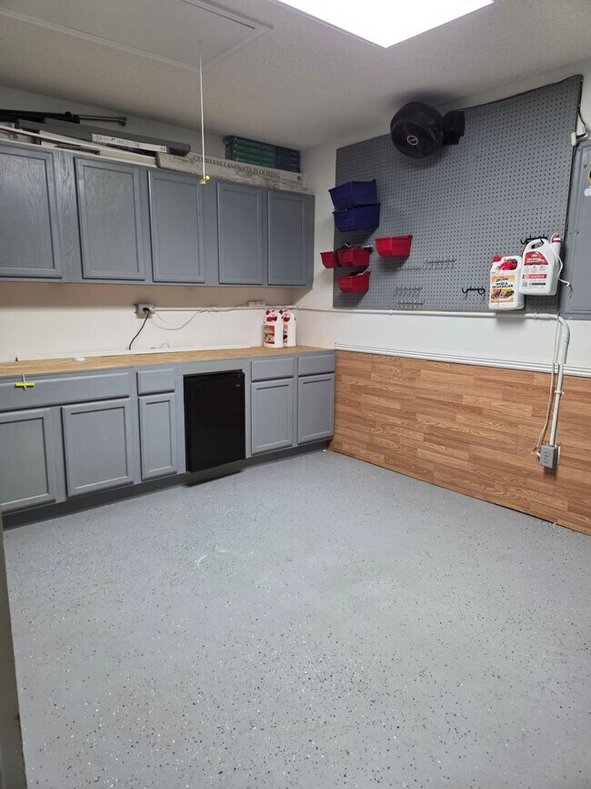Foto del edificio - 3 Bedroom 2 bath fenced back yard in a quiet neighborhood!!