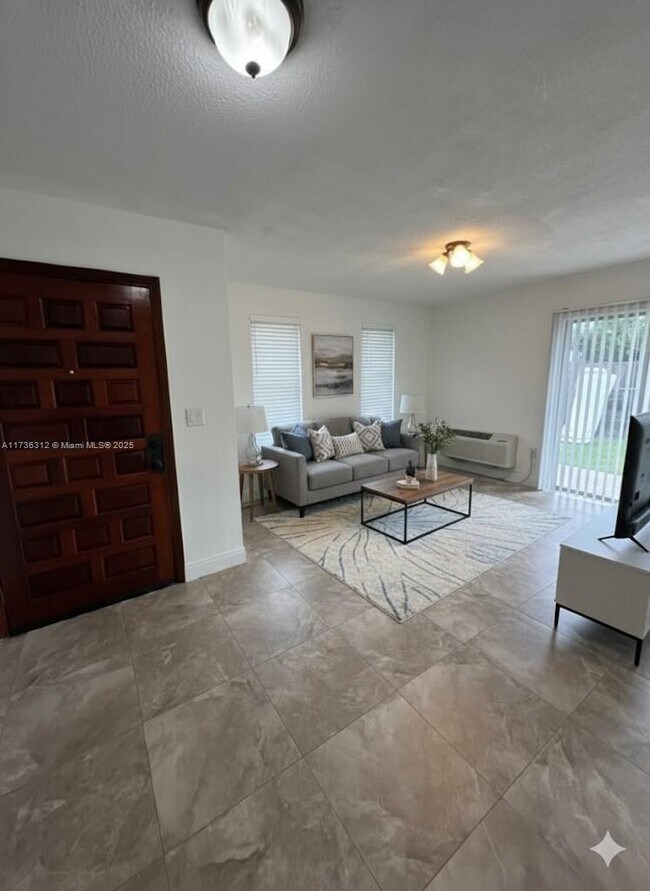 Foto del edificio - 2460 SW 36th Ave