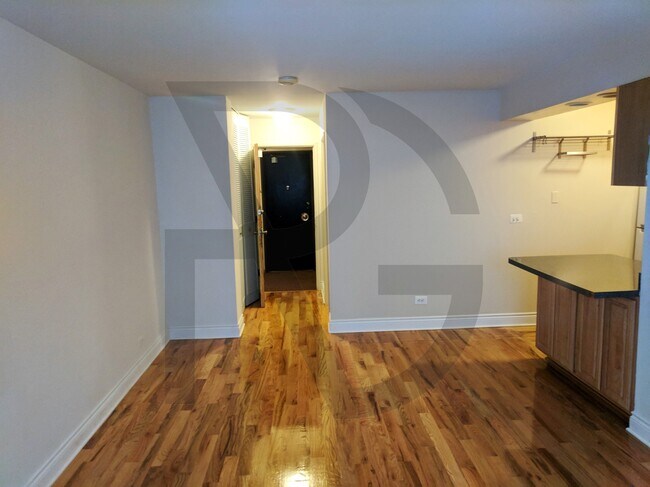 Building Photo - 540 W Aldine Ave