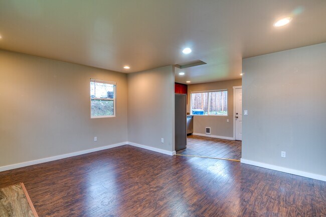 Building Photo - 1810 Harrington Ave NE