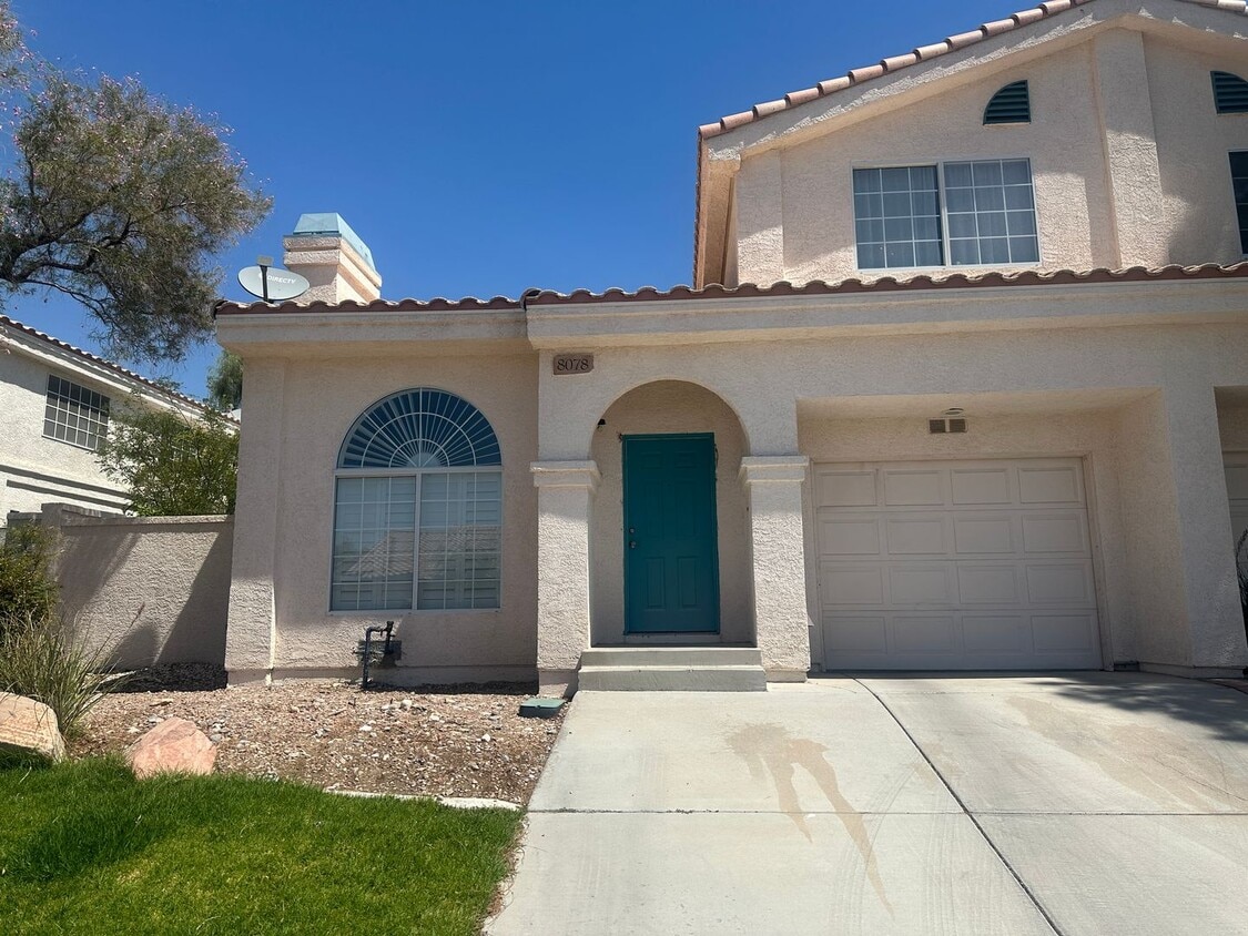 Primary Photo - Stylish 2-Bedroom Townhouse with Private Y...