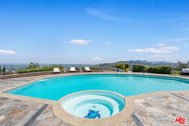 Foto del edificio - 8416 Skyline Dr