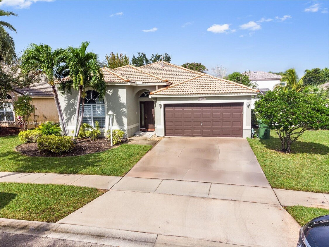 Foto principal - 14275 NW 18th Pl