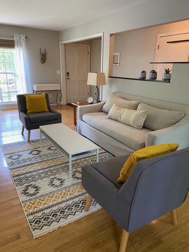 Foto del edificio - 1160 Saratoga Rd