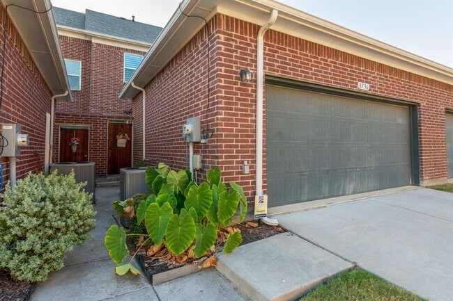 Building Photo - 8736 Madrid St