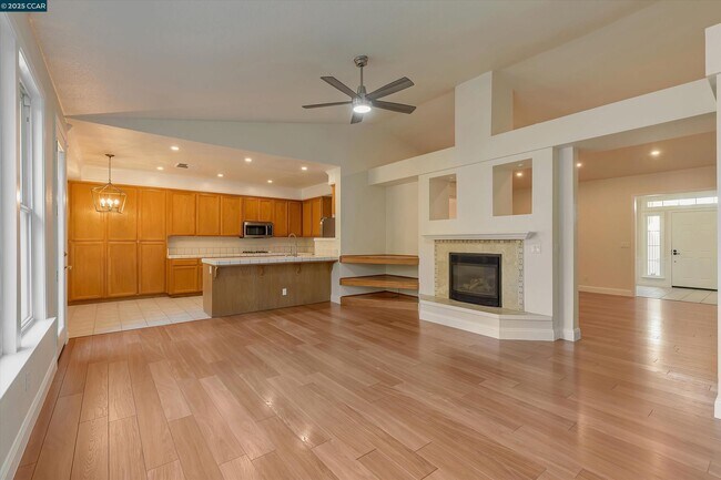 Building Photo - 4719 Golden Bear Dr