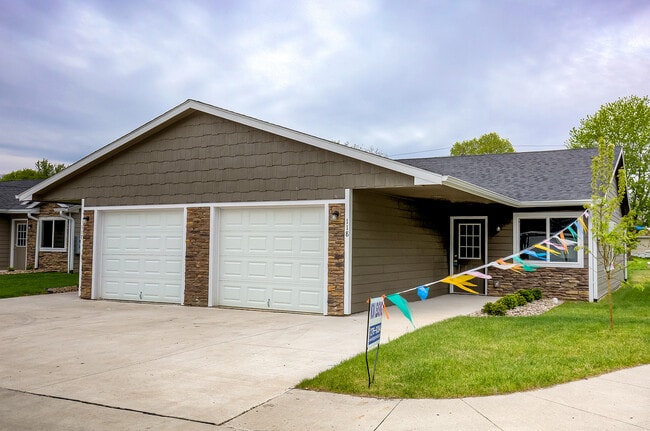 Building Photo - Villas at Deerwood by Kading Building Photo - Villas at Deerwood by Kading