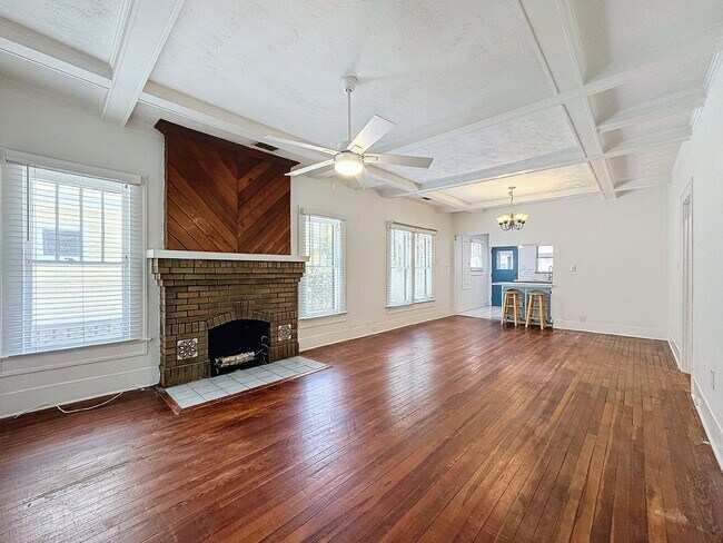 Building Photo - 226 9th Ave N