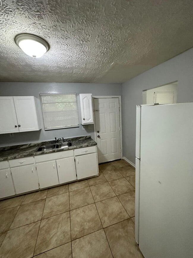 Building Photo - 1632 8th St W