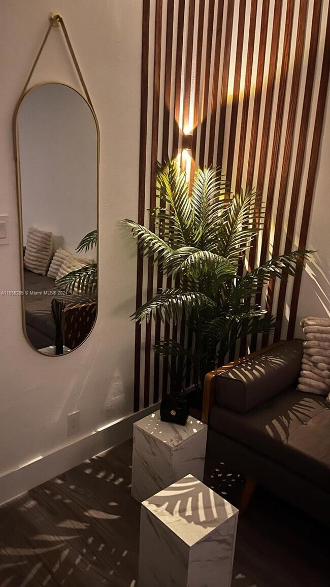 Building Photo - 1000 West Ave