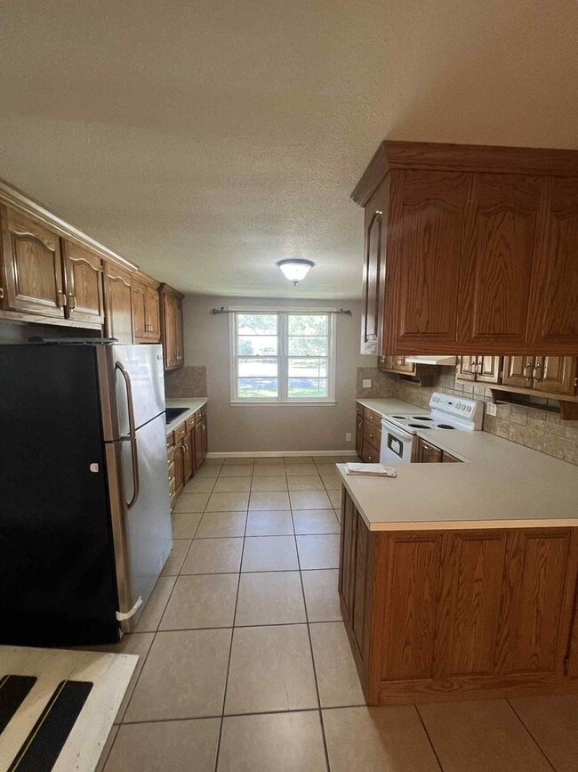 Building Photo - CUTE 3 BEDROOM / 1.5 BATHROOM HOUSE IN JOP...