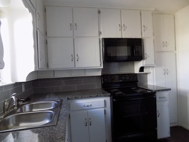Building Photo - 1016 Billie Ruth Ln