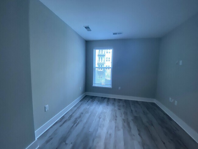 Interior Photo - ONE501