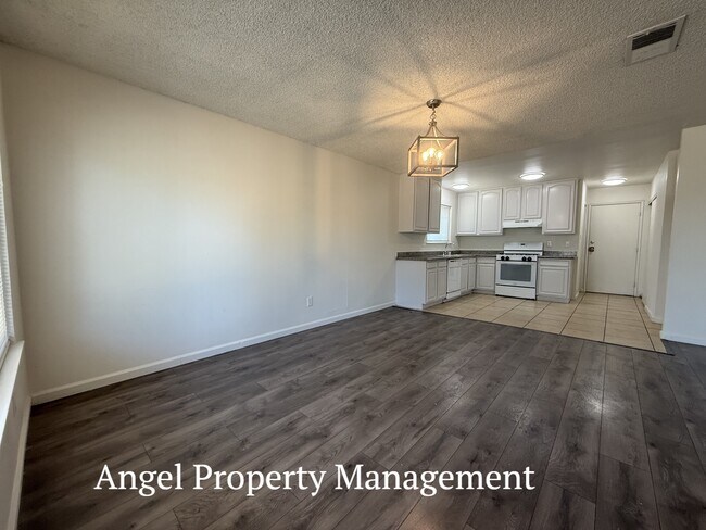 Foto del edificio - 7927 Albion Way