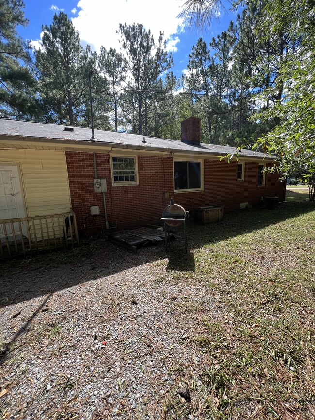 Building Photo - 301 Cobb Dr